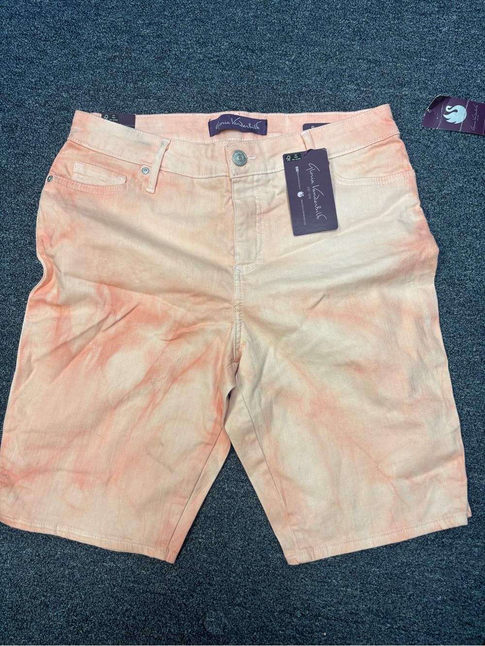 New Gloria Vanderbilt Womens Tie-Dye Bermuda Shorts 10 Peach & White